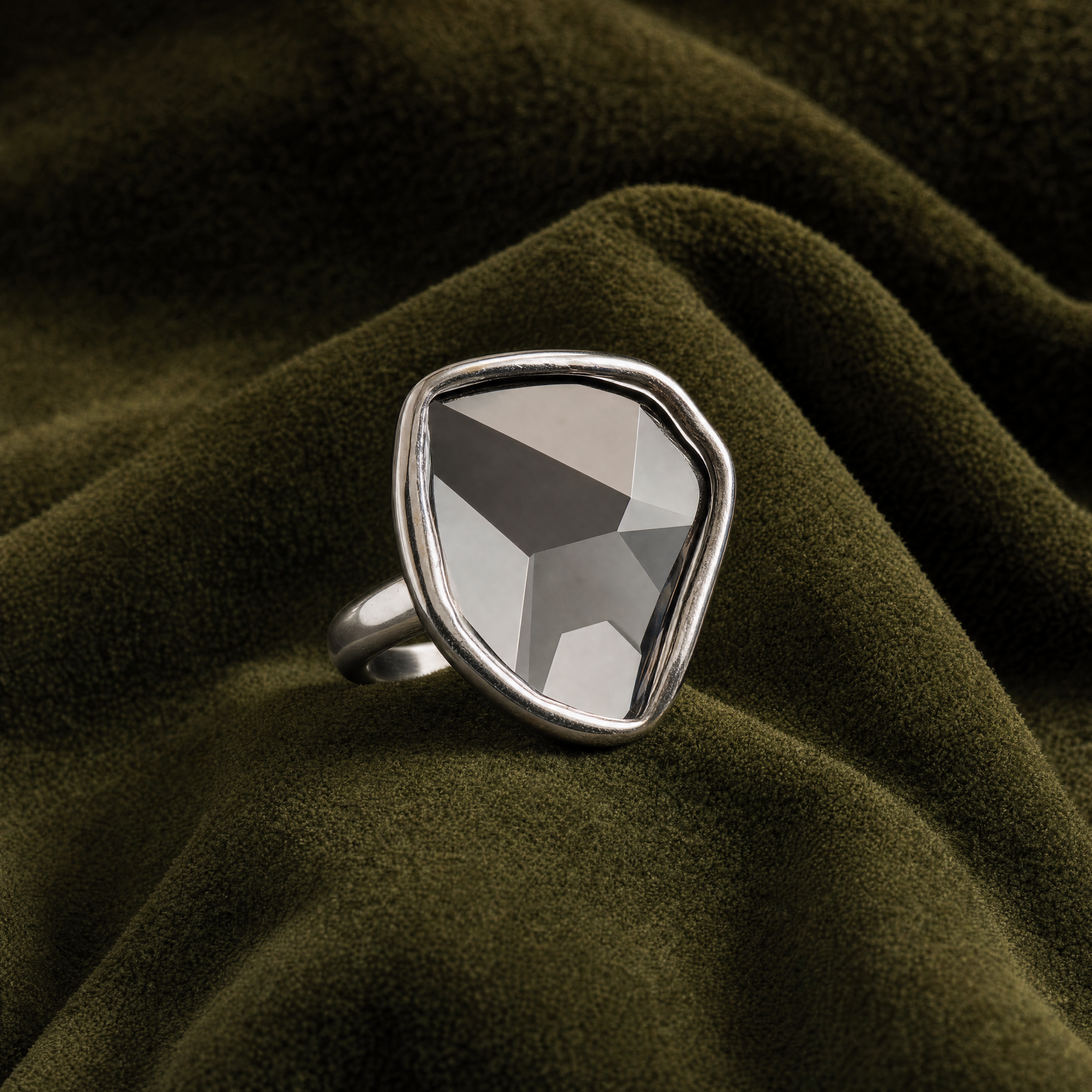 кольцо серебро Кольцо из полимерной глины с редким кристаллом Swarovski «Серебро» — изображение 1